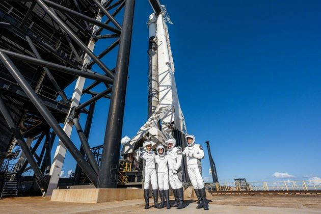 Paprasti žmonės taip pat gali paimti erdvėlaivį, „SpaceX“ į kosmosą išsiuntė ...